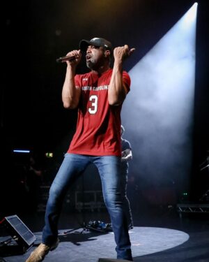 Darius Rucker Instagram - Just got back from my favorite tour EVER and jumped right into birthday wishes! THANK YOU!!!! Gonna be a great year!! 

(📷 @christiegoodwin)