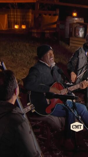 Darius Rucker Instagram - We're just going to let this amazing performance be 💙 #CMTCampfireSessions @dariusrucker