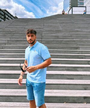 Darko Bozovic Instagram - Ma tête quand on m’offre 500 euros chez @jules pour vous 😃
JEU CONCOURS :
💸 500 euros en carte cadeau dans tous les magasins Jules de France
2 règles simples :
✔️ être abonné à @jules & moi
✔️ taguer un ami qui ne serait pas contre quelques vêtements en plus dans sa garde-robe 🌝
Résultat dans 1 semaine en DM 🫶