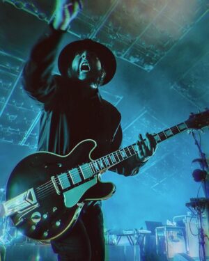 Daron Malakian Instagram - @SickNewWorld 💥 2024 

📷: @gregwatermann #Gibson #GibsonGuitars #DaronMalakian #DMSOB #ScarsOnBroadway #SOAD #SystemOfADown #SickNewWorld