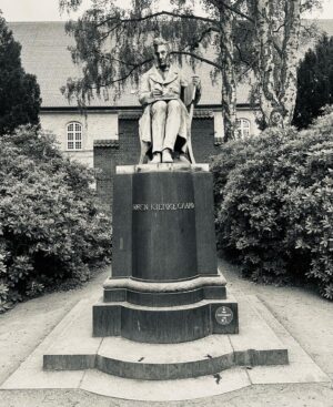 Darren Aronofsky Instagram - scientist and thinker #scandanavia #stockholm #copenhagen #chemistry #philosophy