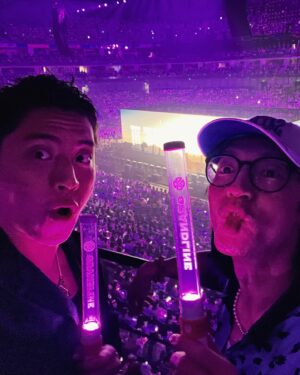 Darren Wang Instagram - 這舞美很厲害耶！很用心的演唱會！ @layzhang 的座右銘 努力努力再努力！看完真的是！巨星都這麼努力的！我不能偷懶～🤣 @sunny_sunyang