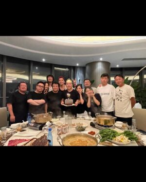 Darren Wang Instagram - 37～🤑🤑祝年輕又帥氣但～已經結婚的申大導演！生日快樂幸福美滿子孫滿堂！哈哈😄能不能寫下一部我騙陸經理啊！🤑🤑🫶🤣