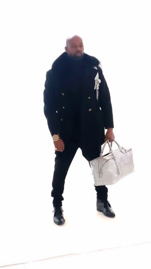 Darrin Henson Instagram - When I Travel , I travel  @platinumstatusbags  or nothing at All ..💼:by @keithsweat  #travel  #bags  #fashion #darrinhenson