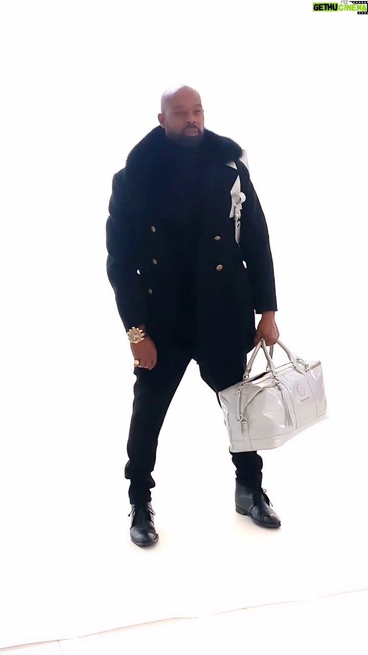 Darrin Henson - 485 Likes - When I Travel , I travel @platinumstatusbags or nothing at All ..💼:by @keithsweat #travel #bags #fashion #darrinhenson