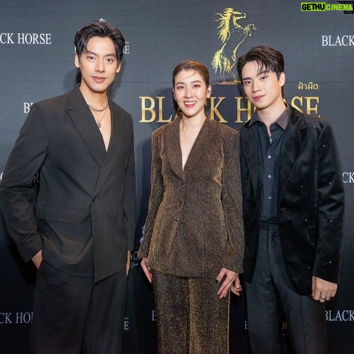 Darvid Kreepolrerk - 3 Likes - รวมแก๊งมาเปิดตี้ที่ Black Horse in the Castle by James Boulangerie ที่ Napalai terrace ชั้น7ICONSIAM ตั้งแต่วันที่ 23/11/2023 - 07/01/2024ที่คุณจะได้สนุกแล้ว สนุกอีก ด้วยมินิคอนเสิร์ตจากศิลปินชื่อดังมาสร้างความสุขให้ทุกค่ำคืน ไม่ว่าจะเป็น วี วิโอเลต, บุรินทร์ บุญวิสุทธิ์,โจอี้ บอยและวง Slot Machine ดื่มด่ำกับบรรยากาศและเลือกรับประทานอาหารจากบูธต่างๆ จากร้านJames Boulangerie และเหล่าพาร์ตเนอร์ อาทิThammachart Seafood,QFresh,Roy’s,Copper Beyond Buffetและฟูฟ่องหมูกรอบ บัตรเข้าร่วมสามารถจองได้แล้ววันนี้ที่ https://www.plutoticket.com/blackhorseinthecastle หรือจองบัตรที่หน้างานได้เลยค่ะ/ครับ