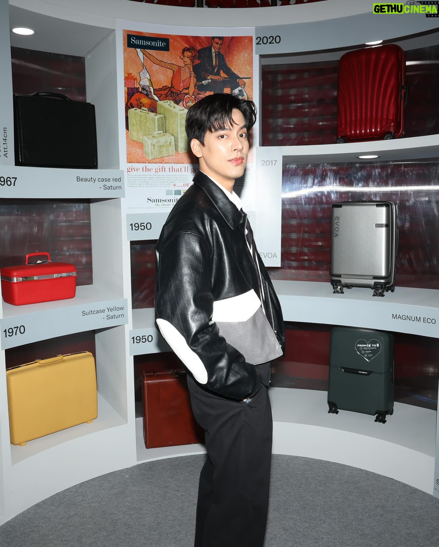 Darvid Kreepolrerk - 3 Likes - วันนี้มางาน Destination Samsonite: Voyaging Through Time เปิดตัว! กระเป๋ารุ่นใหม่ EVOA-Z ได้มาเห็นของจริงก็คือสวยมากกก ทั้งดีไซน์ ทั้งความทนทาน ที่สำคัญคือตัวล้อเป็นนวัตกรรมใหม่ Aero-Trac™ Whirl ลากลื่นขึ้นมากกกก ถูกใจคนเดินทางบ่อยๆ อย่างเราสุดๆ
แล้วที่ประทับใจอีกอย่างคือคอนเซปต์ของงาน Time capsule ยิ่งทำให้เห็น Story อันยาวนานของ Samsonite แล้วทำให้รู้สึกว่าเป็นแบรนด์ที่ Timeless จริงๆ⏱️🧳 #DestinationSamsoniteTH #SamsoniteTH #EVOAZ
@samsoniteth