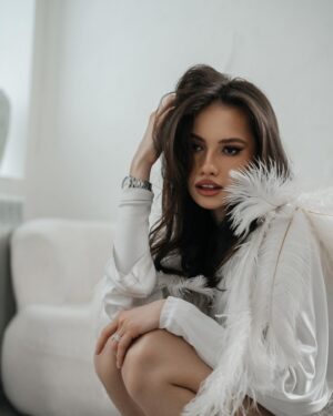 Darya Aleksandrova Instagram - С 8 марта, желаю счастья, любви и пусть вас окружают только искренние люди! 🏹🤎

@aleksandrovaa.aaa ~ у меня все о бьюти,стиле, лайф и любви к себе, подписывайся!