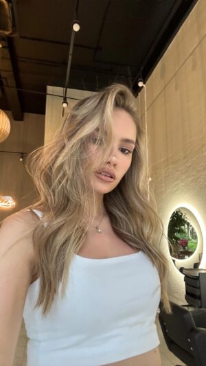 Darya Aleksandrova Instagram - Принимаю поздравления! 🤍

Хочешь также ? Тогда тебе сюда @my_hair_nsk_ 👼🏼