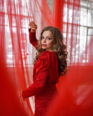 Darya Khramova Instagram - С праздником самые красивые обитатели планеты ✨

Ph: @vesna_photos 
Muah/hair: @steshamaretskaya 
Prod: @bkat777