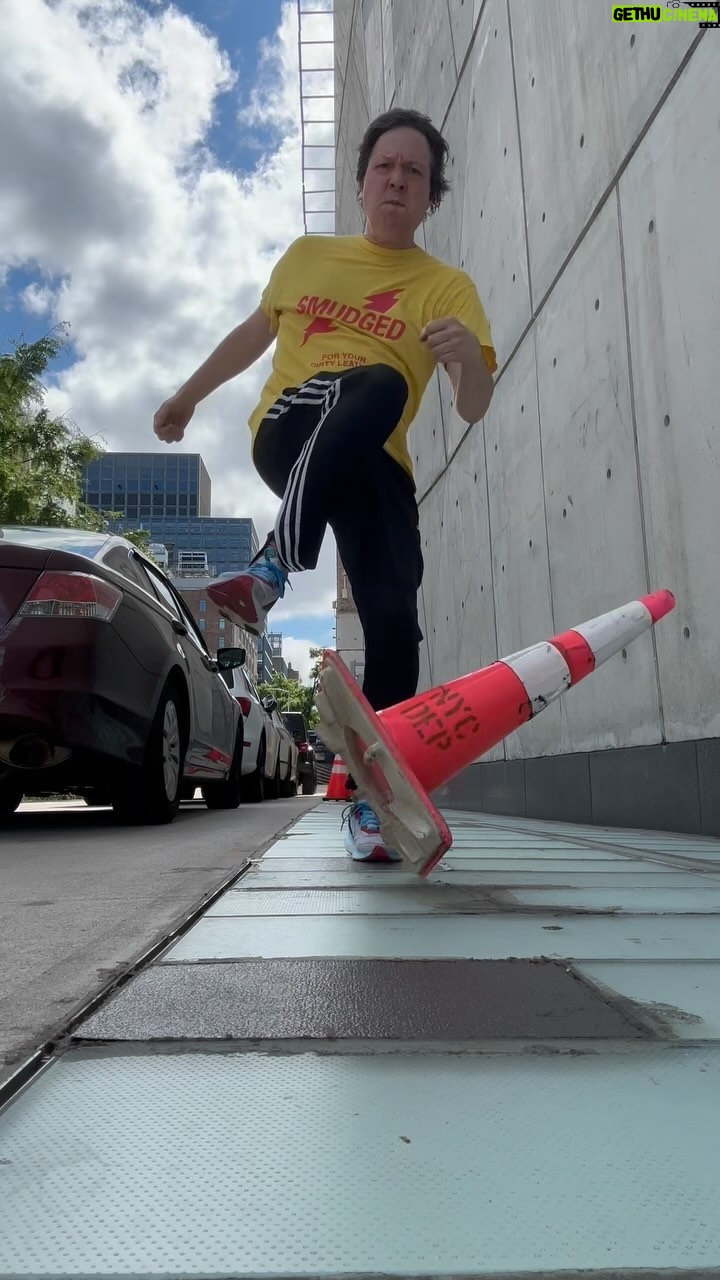 Dave Hill - 29.8K Likes - 1. Wake up.
2. Stick it to the Man.
3. Repeat.
#bmx #parkour Cone-destroying shows by @diadora.