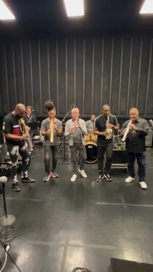 Dave Koz Instagram - Wednesday vibes ☕️ How would you describe this song?

🎷 @davidstephenkoz @najeeofficial @jackiemjoyner, @paultaylorsax & @ericdarius

#coffeemusic