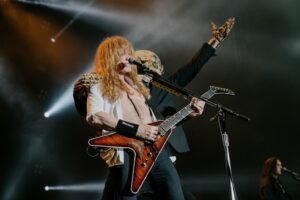 Dave Mustaine Instagram - Peace Sells… but who’s buying? #CrushTheWorldTour
📸 @ryancphoto