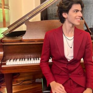 Davi Campolongo Instagram - Próxima data:
📍Rio de Janeiro - RJ | Sala Cecília Meireles
🗓 19/06

Look @ternos_decinel

#davicampolongo #piano #pianist #classicalmusic #chopin