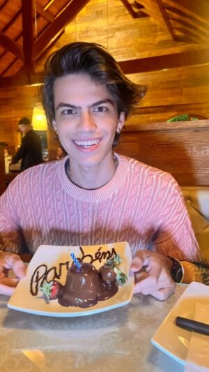 Davi Campolongo Instagram - 1.8🍀

 📍@pousadacantosecontos
🫕 @acasadofondueoficial