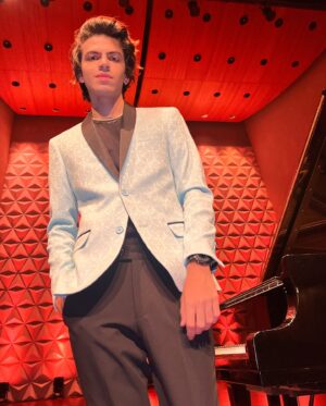 Davi Campolongo Instagram - Classical Rio 🎶🎹

Look @ternos_decinel 

#davicampolongo #piano #classicalmusic #riodejaneiro #salaceciliameireles