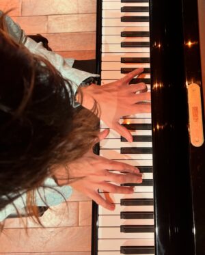 Davi Campolongo Instagram - Classical Rio 🎶🎹

Look @ternos_decinel 

#davicampolongo #piano #classicalmusic #riodejaneiro #salaceciliameireles