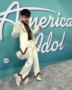David Archuleta Instagram - Last night’s look from @AmericanIdol 🤍 Thanks for having me back on to perform my new single #HellTogether! 

Suit: @tanner.fletcher 
Necklace: @kylechandesign
Shirt: @thearchshow 
Shoes: @aldo_shoes 
Styling: @lil_saigon 
H&MU: @josephadivari