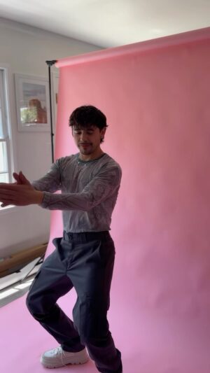 David Archuleta Instagram - Leave a one word review for this 🕺🏻

Photoshoot w @caitykrone 
👕: @lil_saigon & @cindomon 
H&M: @josephadivari 
🎥: @yocelyramon