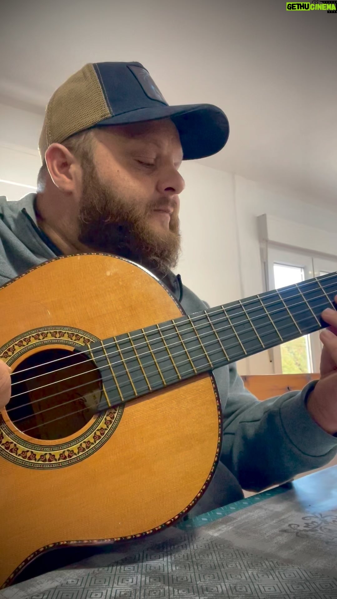 David Barrull - 2.9K Likes - Os quiero desear un #felizviernes con este vídeo espero que os guste y que lo disfrutéis 🎧
Qué Dios os bendiga mucho #chinodemalaga❤️