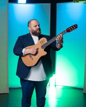 David Barrull Instagram - #familia mañana si Dios quiere tenemos música por partida doble 
15:30aprox estaremos en cenes De la Vega  #granada 
Y terminamos la noche en #realdelajara sevilla a las 00:30aprox 
Nos vemos en el escenario les espero no me falten 😘