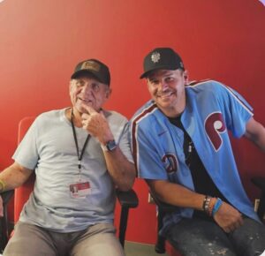 David Boreanaz Instagram - Just hanging with a Legend. All heart. #LarryBowa #gophills⚾️