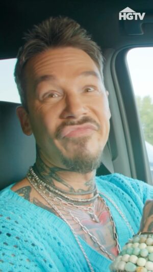 David Bromstad Instagram - Brand new episode my darlings! I look for yummy lake homes near where I grew up! So fun!  Enjoy my ridiculousness. Love u awesome nerds. Tonight at 9/8c @hgtv