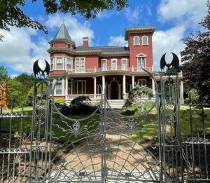 David Bromstad Instagram - Bangor Maine. All I can say is wow. Wow on so many levels. Let’s start with this home…I should say compound, that belongs to the infamous Steven King!!! The house is exactly what u would imagine. Grand and mysterious but very casual. Epic in every way and right in town! The White House is also part of Steven’s world and it’s his own personal library!!! The city was blessed with loads of character and history. But the best part are the people. Wow wow wow!!! I’ve never met a more kind and loving community in all my travels. Im def being back!!!!