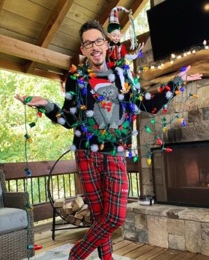 David Bromstad Instagram - Another year another journey! Yup, it’s that time again. My Birthday! 🎂 🎉 🥳 Turning 48 feels like any other year just a little more stiff and achy. Ugh! 😂 👴 Man it’s been a unique year, not just for me but for everyone. We have all taken a journey no one could have expected. There has been some really amazing ups and some really hard downs. But u know what? I woke up this morning and that is a blessing I will never get tired of! Love u guys so much! Thank u for your amazing love u have showered me with this past 15 years! U guys are incredible and delicious! Here’s a few lerks for u to enjoy. U know I love my fashions! 😘