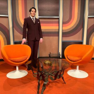 David Dastmalchian Instagram - Can’t believe we’re finally out into the world! 

2 years ago I got to join the Cairnes Bros & their family of Aussie indie filmmakers to make this little love letter to our favorite genre classics of the 70’s & late night TV. Thank you SO MUCH to everyone who has gone to see the film & shown their support. 🖤 U Night Owls. #latenightwiththedevil 🔥📺🔥