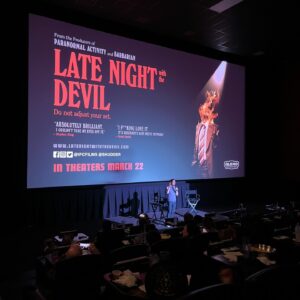 David Dastmalchian Instagram - All my cities and a whole lot more will have the Late Night possession this week. Def lemme know in the comments where/when you’ll be seeing the film as Jack Delroy has been known to make some surprise appearances. NYC press run is done and Daddy tired.
🖤🔥📺☠️ #LateNightWithTheDevil

thanks @johnvarvatos for my cool suit & @jennieredd for my m/u   hair