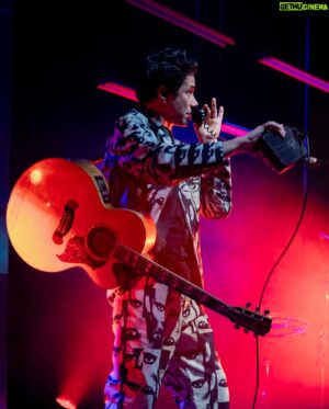 David Fonseca Instagram - Passa agora uma semana do concerto de Fafe, que noite incrível! Obrigado aos Fafenses, aos Fafinhos e aos Fafudos, foi um FESTÃO!!

@municipio_de_fafe @primeiralinhapt