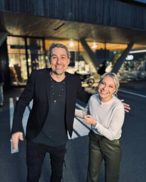 David Garrett Instagram - TV- Tipp! Im ARD-Mittagsmagazin moderiere ich ab sofort den neuen „Mima-Einkaufswagen“ und die erste Folge begleitet gleich mal Top-Star David Garrett… beim Einkaufen im Supermarkt! Und so ein richtig ausführlicher Wochenendeinkauf kann einen in den Wahnsinn treiben, oder? So geht es David Garrett auch, vor allem weil er den Einkaufszettel seiner Liebsten abarbeiten muss. So bodenständig, lustig, verzweifelt - also im allerbesten Sinne „normal“ - habt Ihr Eure Lieblingspromis noch nie erlebt! Schaltet heute ein ab kurz nach 12 Uhr im Ersten und später dann auch in der ARD Mediathek. Wir sehen uns!!! Jetzt geht 2024 richtig los! 🚀 @davidgarrettinsta @ardmima @ardmediathek @ard #mima #ardmima #mittagsmagazin #mimaeinkaufswagen #davidgarrett #neu #new #neuesprojekt #newproject #neuesendung #susanneklehn