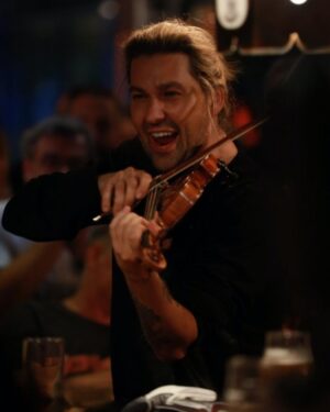 David Garrett Instagram - Guess which song I was playing here at the @sportschau „EM-Kneipenquiz“? 🎻

Hint: it’s a famous song everyone sings at the #euro2024 😊

And it’s a single from my new album „Millennium Symphony“ - which you can pre-order right now and will be out in october! 

#davidgarrett #davidgarrettmusic #violin #violinist #millenniumsymphony