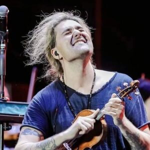 David Garrett Instagram - Love that pic from the show in Shenzhen. Just into the music!