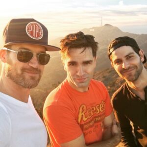 David Giuntoli Instagram - a klingon. a sith. a grimm.

HBD to the (moderately) handsome guy on the left. @mr_kenneth_mitchell