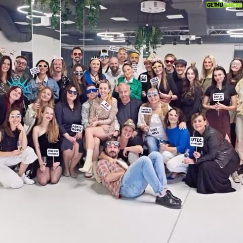 David Gránský - 10.7K Likes - Ta holka moje slavila ⭐️
🎈30🎈
Půlku našich životů jsme spolu,
něco to znamená asi…🎼
