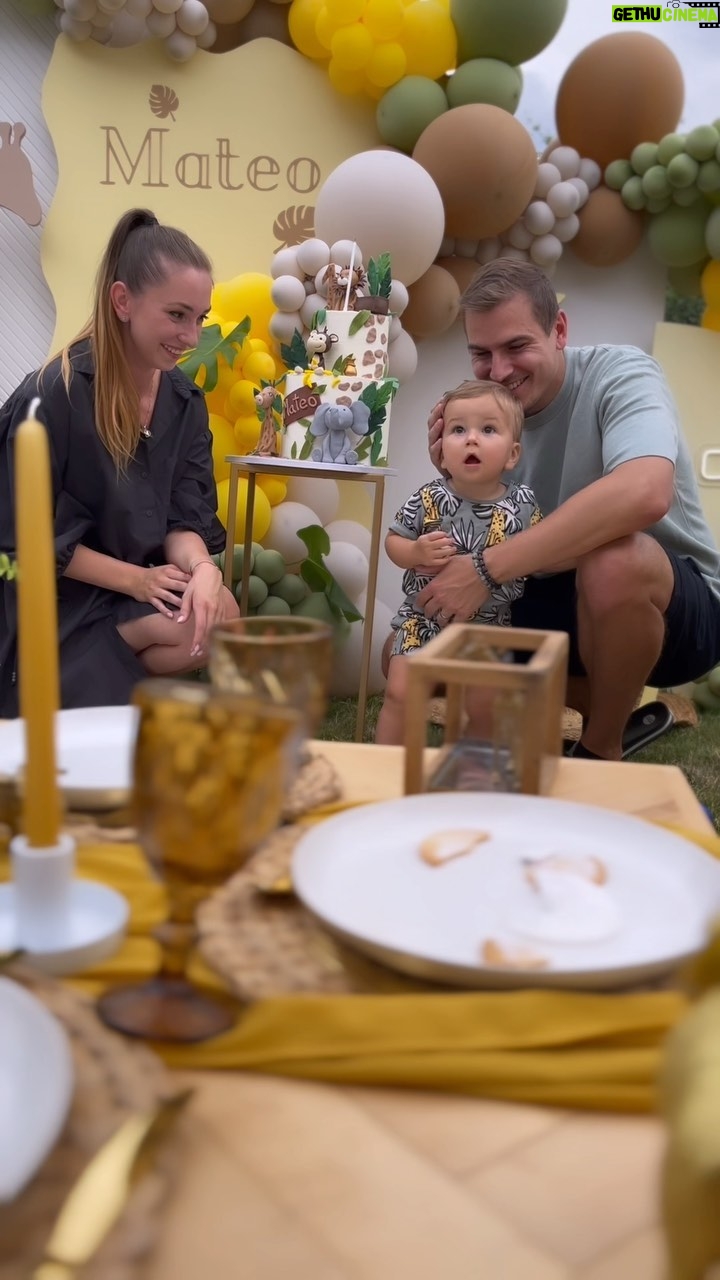David Gránský - 10.9K Likes - Sice o pár týdnů později, ale i tak jsme si neodpustili tu šanci uspořádat 1️⃣.narozeninovou oslavu 🎂. Byla by škoda, kdybychom to neudělali, protože jsme se mohli sejít s celou rodinou a skoro všemi přáteli u nás doma a bylo to nezapomenutelné. 💙 Děkujeme @nasemomenty za neskutečnou výzdobu🔥🎈🎈🎈