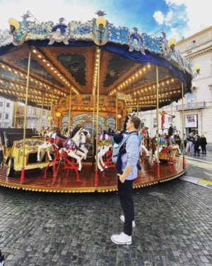 David Gránský Instagram - 🎠🎠🎠

Takový to, jak se tešíš, až bude trošku větší a budeš s nim jezdit do těch Disneylandů, chodit na kolotoče, do různých zábavních parků a budeš se tvářit, že to je kvůli němu… 🤔🤙🏻