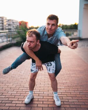 David Hain Instagram - Profitipp: selbst Krisenjahre sind weitaus einfacher zu überstehen, wenn man gute Menschen an seiner Seite hat. Und mit dem hier hatte ich wirklich Glück 🥰 @timhorus , 2021 dasselbe bitte gleich nochmal! ;)