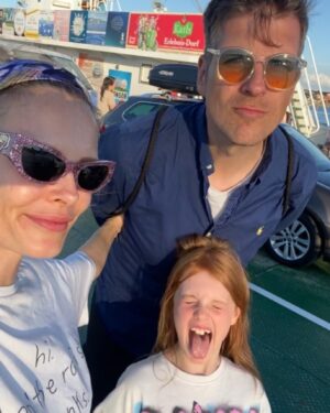 David Hain Instagram - Mit diesen drei Ladies in den Urlaub zu fahren ist auch immer ein bisschen als würde man direkt neben den Boxen auf nem Slayer-Konzert übernachten - aber ich will’s nie wieder anders!! 👫😈🐕‍🦺