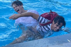 David Iacono Instagram - @thesummeriturnedpretty is out today on @primevideo , enjoy the beautiful world the crew and cast worked so hard to create 💛 (I don’t own the song Instagram!)