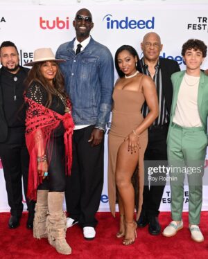 David Iacono Instagram - Cinnamon @tribeca . Still haven’t processed. Watch our movie on @tubi June 23rd. I think it’s very good. 🤠❤️ 
👔: @andrewgelwicks 
💄: @jennieredd 
📸: @gettyimages