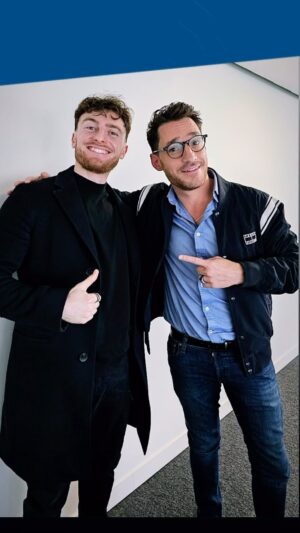 David Lantin Instagram - 🔵 Ce soir dès 20H30 je reçois le très inspirant et authentique @charlie_haid dans « La Scène Culture » sur France Bleu.

Un vrai moment d’échange qui va peut-être vous vous aider pour votre quotidien 🙌🏻🙏💪🏼

🔹 Livre : « Deviens Un Aimant Social » chez @editionsalbinmichel