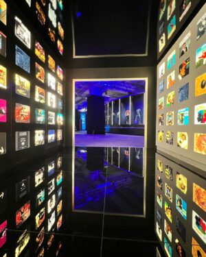 David Lantin Instagram - 🔵 Ce soir dès 20H30 sur France Bleu je vous emmène avec moi au cœur de l’exposition consacrée à la vie, la carrière et le destin de notre taulier #johnnyhallyday 

👉 @johnnyhallydaylexposition 

🔹Pour l’occasion je recevrai Bruno REMICHE le commissaire de l’exposition et vous entendrez @lhallyday nous parler avec émotion de cette superbe exposition à découvrir actuellement au  Parc des Expos Porte de Versailles à Paris 

🔸Tous les jours dès le 22 décembre 2023 de 10h à 19h.
Durée de la visite : environ 2h
Dernière entrée à 17h