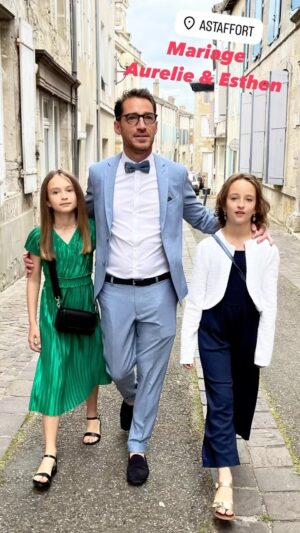 David Lantin Instagram - ♥️ “Prends la main de beau papa”

Merci mon @mathieu_b_r_b_ pour cette si jolie photo 🙏