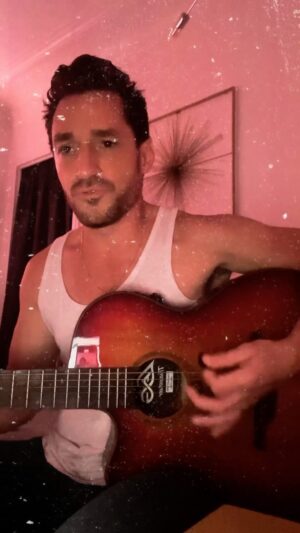 David Lantin Instagram - 🟠 Fete de la musique 2024… allé, on ressort la guitare pour ce si beau refrain d’un papa ou d’une maman à son enfant…

Une chanson de l’immense @ginetterenoofficiel que j’ai tant ♥️🙏