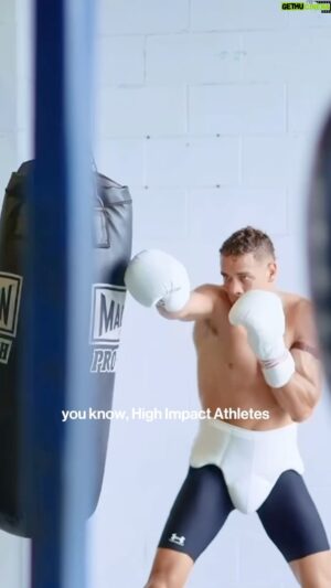David Nyika Instagram - ⏳3 DAYS OUT⏳
Fight night is near and our message is clear, every cent counts.
Heroes save lives 🦸‍♂️
Pledge per punch or make a one-off donation, and help a family in dire need. This #May18 it doesn’t take much to be a hero #fightagainstmalaria #ringoffire #furyusyk #riyadhseason #teamNYIKA