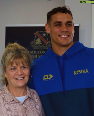 David Nyika Instagram - @hamilton.boys is behind #TeamNyika, are you? 🚂

@hamilton.boys welcomed back old boy @davidnyika to speak to the Year 13s at assembly following the recent announcement of his Road To The Title. 

Head Prefect Ziggy Coleman and Deputy Headmaster 
Greg Kirkham presented the prestigious First XI rugby jersey to Nyika as a token of appreciation, pride and luck. 🍀

Nyika spoke to boys about his time at Hamilton Boys High School, his boxing journey, and had a chance to chat to many of the boys and teachers. 

DAVID NYIKA ROAD TO THE TITLE 
Presented by Manuka Doctor

🗓️ Saturday 14 September 
🏟️ Viaduct Events Centre, Auckland 
📺 Live and exclusively on DAZN.com 

#boxing #cruiserweight #davidnyika #knockout #roadtothetitle #throwback