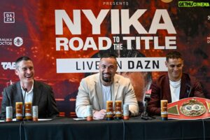 David Nyika Instagram - THE DREAM TEAM! Super excited about this next chapter. We’re bringing big time boxing back to beautiful Aotearoa on September 14 🤩

📷 @photosportnz